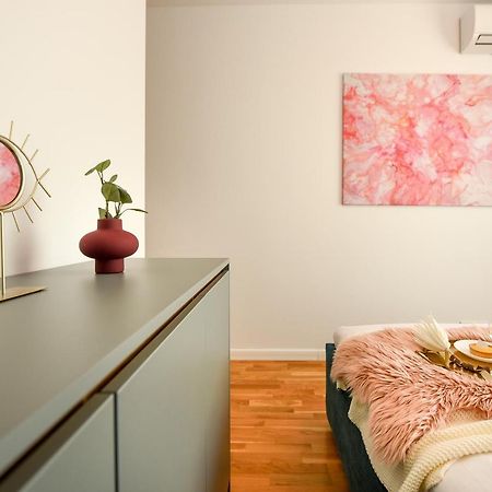 בוקרשט Eye Candy Romexpo 2-Bedroom With Free Parking מראה חיצוני תמונה